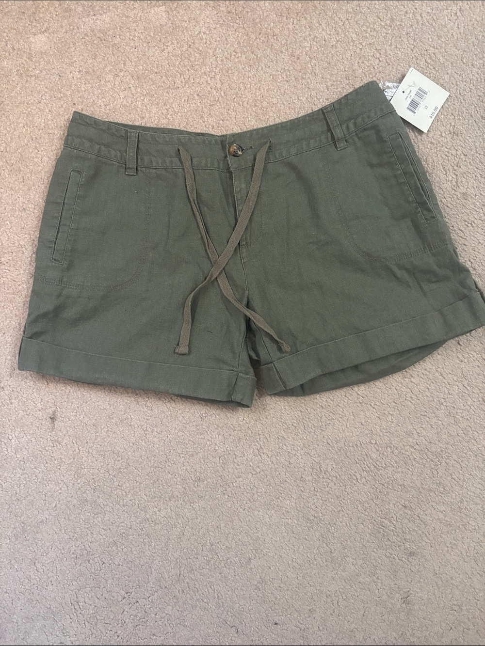 NWT Falls Creek Cuffed Shorts